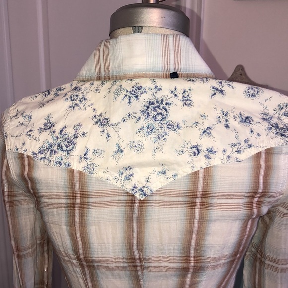 Guess - Picture 7 of 12